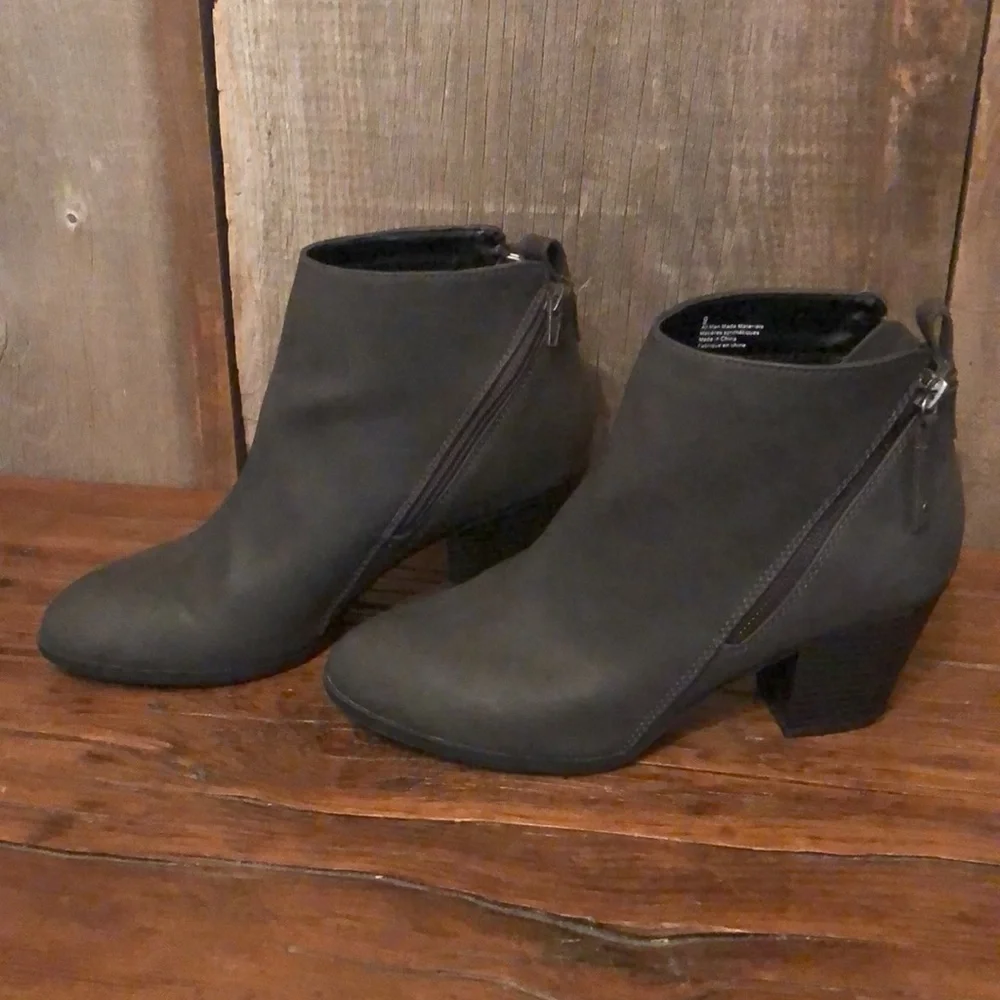 Express Faux Leather Ankle Bootie in Dark Gray Size 9 Women’s